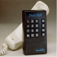 Telefonski aparat Dial-Talk z govorno podporo za izbiranje številk.